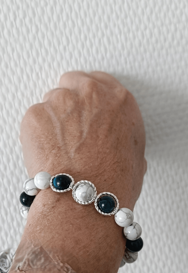 Bracelet Howlite & œil de tigre bleu orné séparateurs